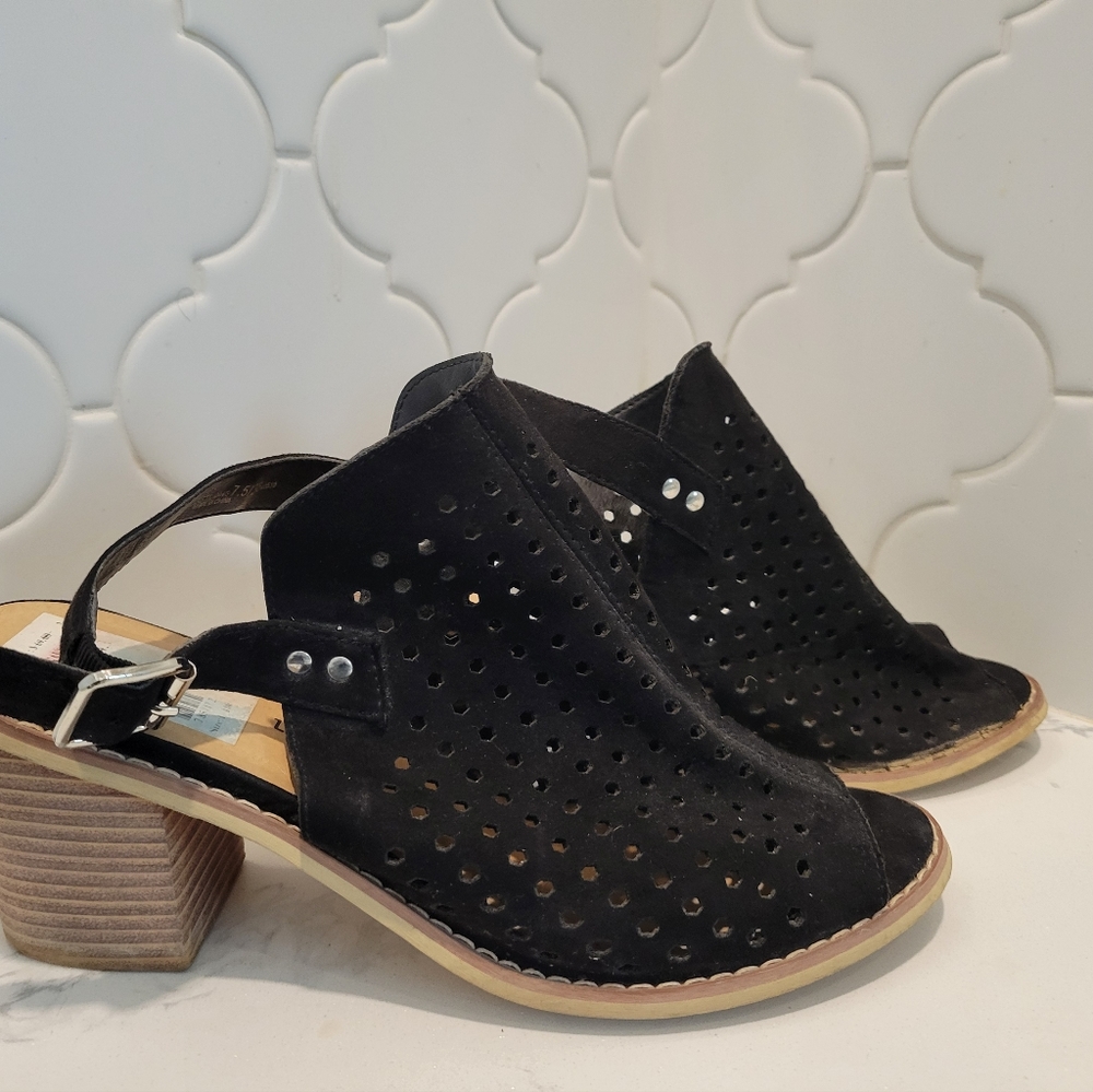 Chinese Laundry Suede Open Toe Heel Sandals - Picture 4 of 5
